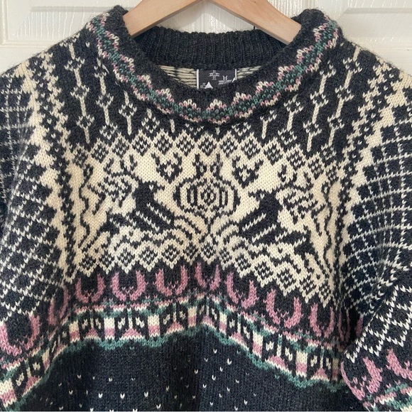 Dale of Norway Women’s Norwegian Fair Isle Print Thick Wool Sweater Medium - Picture 3 of 8